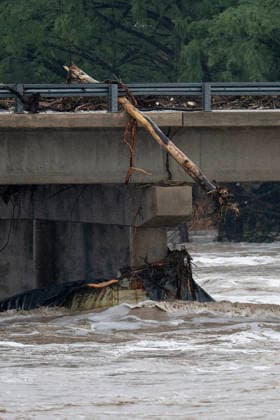 July 16, 2026: The Center Point bridge is closed to traffic due to debris and rising waters, only First Responders can cross as the Guadalupe River contines to rise. Center Point, Texas. CSM. Center Point United States of America - ZUMAc04_ 1080158517st Copyright: xMarioxCantux