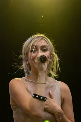 16.07.2026, Bellinzona, Parco Urbano, Nevermind Music Fest 2026: Eileen Alister, Eileen Alister (lead vocals) Bellinzona Parco Urbano Ticino Switzerland *** July 16, 2026, Bellinzona, Parco Urbano, Nevermind Music Fest 2026 Eileen Alister, Eileen Alister on lead vocals, Bellinzona, Parco Urbano, Ticino, Switzerland Copyright: xJustPictures.ch FrancescoxMinghettix jp-en-FrMi-_NG_0157