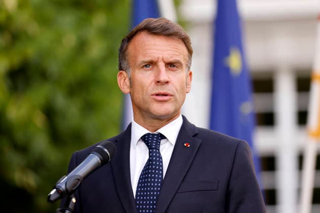 Frankreichs Präsident Emmanuel Macron (PS) bei einem Pressestatement auf Schloss Bensberg vor dem 26. Deutsch-Französischen Ministerrat. Am 16. und 17. Juli 2026 kommen die Regierungen beider Länder zusammen, um nicht nur die militärische Zusammenarbeit sondern auch Kooperationen in den Bereichen Forschung und Wirtschaft abzustimmen. Bensberg, 16.07.2026 NRW Deutschland *** French President Emmanuel Macron (PS) during a press statement at Bensberg Castle ahead of the 26th Franco-German Ministerial Council. On July 16 and 17, 2026, the governments of both countries will meet to coordinate not only military cooperation but also collaboration in the fields of research and the economy. Bensberg, July 16, 2026, North Rhine-Westphalia, German Copyright: xChristophxHardtx