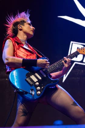 16.07.2026, Bellinzona, Parco Urbano, Nevermind Music Fest 2026: Bambole di Pezza, Daniela Dani Piccirillo (rhythm guitar, backing vocals) Bellinzona Parco Urbano Ticino Switzerland *** July 16, 2026, Bellinzona, Parco Urbano, Nevermind Music Fest 2026 Bambole di Pezza, Daniela Dani Piccirillo (rhythm guitar, backing vocals), Bellinzona, Parco Urbano, Ticino, Switzerland Copyright: xJustPictures.ch FrancescoxMinghettix jp-en-FrMi-_NG_0387