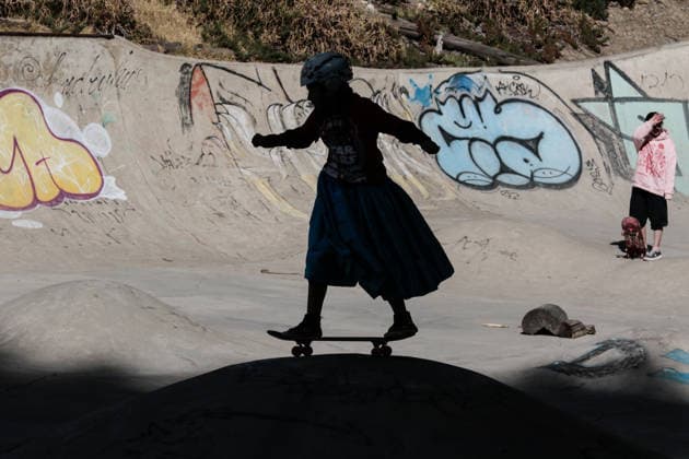 Cholita skater event in Bolivia LA PAZ, BOLIVIA - JULY 16: Children wearing the traditional dress of the La Paz cholita skate during the cholita skaters competition in La Paz, Bolivia, on July 16, 2026 Jorge Mateo Romay Salinas Anadolu La paz Bolivia. Editorial use only. Please get in touch for any other usage.  Copyright: x2026xAnadoluxJorgexMateoxRomayxSalinasx