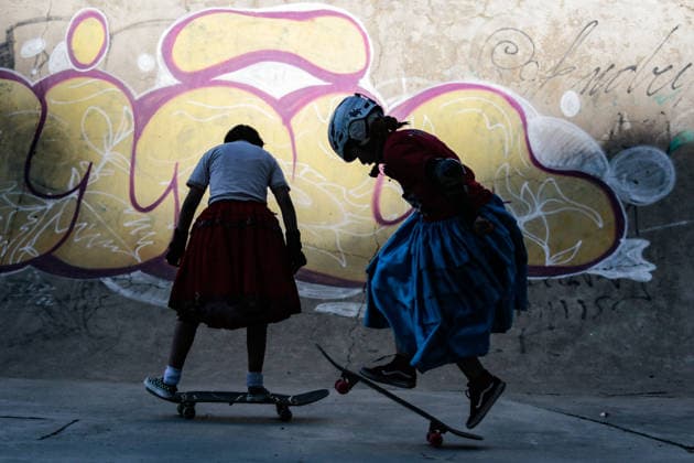 Cholita skater event in Bolivia LA PAZ, BOLIVIA - JULY 16: Children wearing the traditional dress of the La Paz cholita skate during the cholita skaters competition in La Paz, Bolivia, on July 16, 2026 Jorge Mateo Romay Salinas Anadolu La paz Bolivia. Editorial use only. Please get in touch for any other usage.  Copyright: x2026xAnadoluxJorgexMateoxRomayxSalinasx