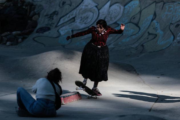 Cholita skater event in Bolivia LA PAZ, BOLIVIA - JULY 16: Children wearing the traditional dress of the La Paz cholita skate during the cholita skaters competition in La Paz, Bolivia, on July 16, 2026 Jorge Mateo Romay Salinas Anadolu La paz Bolivia. Editorial use only. Please get in touch for any other usage.  Copyright: x2026xAnadoluxJorgexMateoxRomayxSalinasx