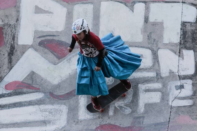 Cholita skater event in Bolivia LA PAZ, BOLIVIA - JULY 16: Children wearing the traditional dress of the La Paz cholita skate during the cholita skaters competition in La Paz, Bolivia, on July 16, 2026 Jorge Mateo Romay Salinas Anadolu La paz Bolivia. Editorial use only. Please get in touch for any other usage.  Copyright: x2026xAnadoluxJorgexMateoxRomayxSalinasx