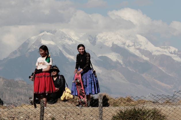 Cholita skater event in Bolivia LA PAZ, BOLIVIA - JULY 16: Children wearing the traditional dress of the La Paz cholita skate during the cholita skaters competition in La Paz, Bolivia, on July 16, 2026 Jorge Mateo Romay Salinas Anadolu La paz Bolivia. Editorial use only. Please get in touch for any other usage.  Copyright: x2026xAnadoluxJorgexMateoxRomayxSalinasx