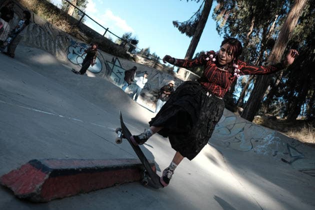 Cholita skater event in Bolivia LA PAZ, BOLIVIA - JULY 16: Children wearing the traditional dress of the La Paz cholita skate during the cholita skaters competition in La Paz, Bolivia, on July 16, 2026 Jorge Mateo Romay Salinas Anadolu La paz Bolivia. Editorial use only. Please get in touch for any other usage.  Copyright: x2026xAnadoluxJorgexMateoxRomayxSalinasx