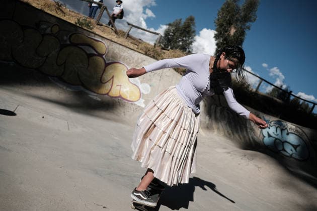 Cholita skater event in Bolivia LA PAZ, BOLIVIA - JULY 16: Children wearing the traditional dress of the La Paz cholita skate during the cholita skaters competition in La Paz, Bolivia, on July 16, 2026 Jorge Mateo Romay Salinas Anadolu La paz Bolivia. Editorial use only. Please get in touch for any other usage.  Copyright: x2026xAnadoluxJorgexMateoxRomayxSalinasx