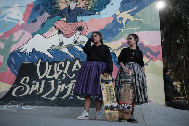 Cholita skater event in Bolivia LA PAZ, BOLIVIA - JULY 16: Children wearing the traditional dress of the La Paz cholita skate during the cholita skaters competition in La Paz, Bolivia, on July 16, 2026 Jorge Mateo Romay Salinas Anadolu La paz Bolivia. Editorial use only. Please get in touch for any other usage.  Copyright: x2026xAnadoluxJorgexMateoxRomayxSalinasx