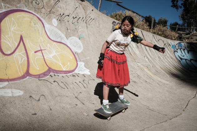 Cholita skater event in Bolivia LA PAZ, BOLIVIA - JULY 16: Children wearing the traditional dress of the La Paz cholita skate during the cholita skaters competition in La Paz, Bolivia, on July 16, 2026 Jorge Mateo Romay Salinas Anadolu La paz Bolivia. Editorial use only. Please get in touch for any other usage.  Copyright: x2026xAnadoluxJorgexMateoxRomayxSalinasx