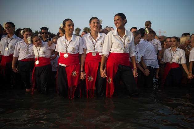 Virgin del carmen procession in Malaga - 16 Jul 2026 Penitents of Virgen del Carmen brotherhood are seen waiting on the water as they take part in a procession at a beach. The annual Virgen del Carmen festivity in Málaga City, held on 16 July, celebrates the patron saint of sailors and fishermen. The statue of the Virgin is carried by a group of believers in traditional costume along the streets before being placed on a boat from a beach, which later sails down the Málaga coast. Malaga Spain Copyright: xJesusxMeridax xSOPAxImagesx 17072026_JMERIDA1-14