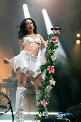 Naïka performs at Somerset House in London - 16 Jul 2026 Victoria Naika known professionally as Naïka performs at Somerset House Summer Series in London. London United Kingdom Copyright: xLounisxTiarx xSOPAxImagesx _DSC3414
