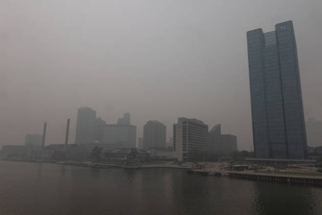July 16, 2026, Toledo, United States: Smoke from Canadian wildfires reaches the Toledo skyline hazing the air and breaking records for poor air quality with Air Quality Index (AQI) ratings of over 700 in downtown Toledo. Toledo experienced its worst air quality on record, as the Air Quality Index (AQI) reached upwards of 700. Toledo United States - ZUMAs197 20260716_aaa_s197_259 Copyright: xStephenxZennerx