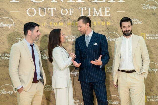 July 16, 2026, London, United Kingdom: Tom Hiddleston (C) attends the Pompeii: Out Of Time Premiere at The British Museum. London United Kingdom - ZUMAs197 20260716_aaa_s197_277 Copyright: xLounisxTiarx