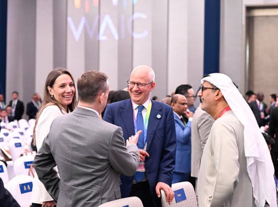 (260717) -- SHANGHAI, July 17, 2026 -- Guests talk with each other before the opening ceremony of the 2026 World AI Conference and High-Level Meeting on Global AI Governance in Shanghai, east China, July 17, 2026. ) CHINA-SHANGHAI-2026 WORLD AI CONFERENCE-OPENING (CN) ShenxHong 