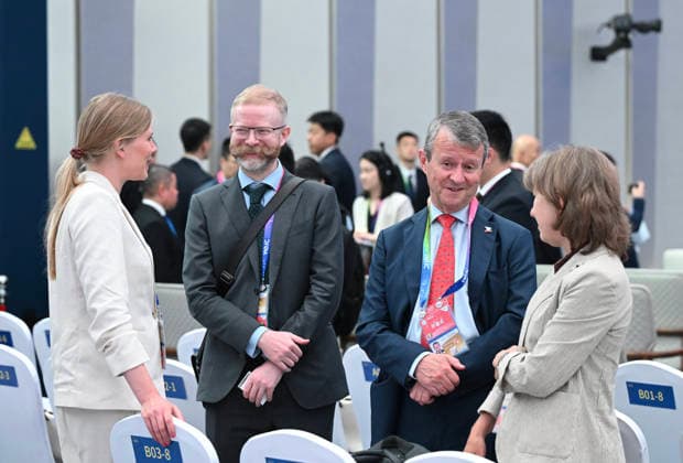 (260717) -- SHANGHAI, July 17, 2026 -- Guests talk with each other before the opening ceremony of the 2026 World AI Conference and High-Level Meeting on Global AI Governance in Shanghai, east China, July 17, 2026. ) CHINA-SHANGHAI-2026 WORLD AI CONFERENCE-OPENING (CN) XiexHuanchi 