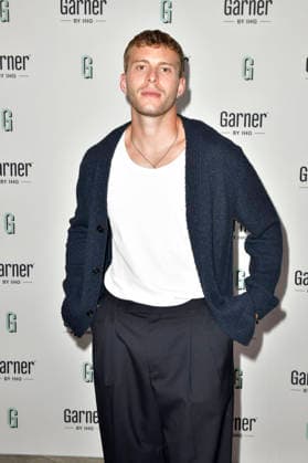 Ben Felipe beim Photocall im Rahmen der Garner Hotels Kampagne Trips down memorylane im Garner Hotel Berlin Mitte. Berlin, 16.07.2026 *** Ben Felipe at a photo call as part of the Garner Hotels campaign Trips down memory lane at the Garner Hotel Berlin Mitte, Berlin, July 16, 2026 Foto:xM.xBehrensx xFuturexImagex garner_6702