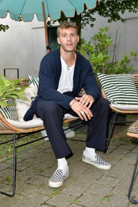 Ben Felipe beim Photocall im Rahmen der Garner Hotels Kampagne Trips down memorylane im Garner Hotel Berlin Mitte. Berlin, 16.07.2026 *** Ben Felipe at a photo call as part of the Garner Hotels campaign Trips down memory lane at the Garner Hotel Berlin Mitte, Berlin, July 16, 2026 Foto:xM.xBehrensx xFuturexImagex garner_6723