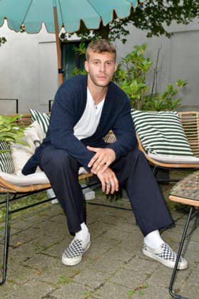 Ben Felipe beim Photocall im Rahmen der Garner Hotels Kampagne Trips down memorylane im Garner Hotel Berlin Mitte. Berlin, 16.07.2026 *** Ben Felipe at a photo call as part of the Garner Hotels campaign Trips down memory lane at the Garner Hotel Berlin Mitte, Berlin, July 16, 2026 Foto:xM.xBehrensx xFuturexImagex garner_6724