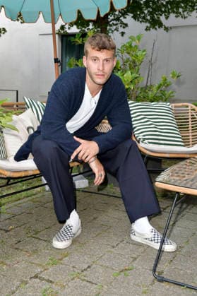 Ben Felipe beim Photocall im Rahmen der Garner Hotels Kampagne Trips down memorylane im Garner Hotel Berlin Mitte. Berlin, 16.07.2026 *** Ben Felipe at a photo call as part of the Garner Hotels campaign Trips down memory lane at the Garner Hotel Berlin Mitte, Berlin, July 16, 2026 Foto:xM.xBehrensx xFuturexImagex garner_6725