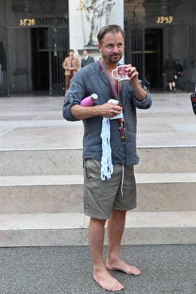 RECORD DATE NOT STATED Philipp Hochmair, vor der Probe, Jedermann, Fotoprobe, Salzburger Festspiele, Domplatz, Salzburg, 2026, Manfred Siebinger *** Philipp Hochmair, before rehearsal, *Jedermann*, photo rehearsal, Salzburg Festival, Domplatz, Salzburg, 2026, Manfred Siebinger