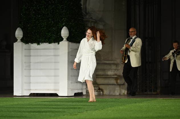 RECORD DATE NOT STATED Roxane Duran, Buhlschaft, Jedermann, Fotoprobe, Salzburger Festspiele, Domplatz, Salzburg, 2026, Manfred Siebinger *** Roxane Duran, Buhlschaft, *Jedermann*, photo rehearsal, Salzburg Festival, Domplatz, Salzburg, 2026, Manfred Siebinger