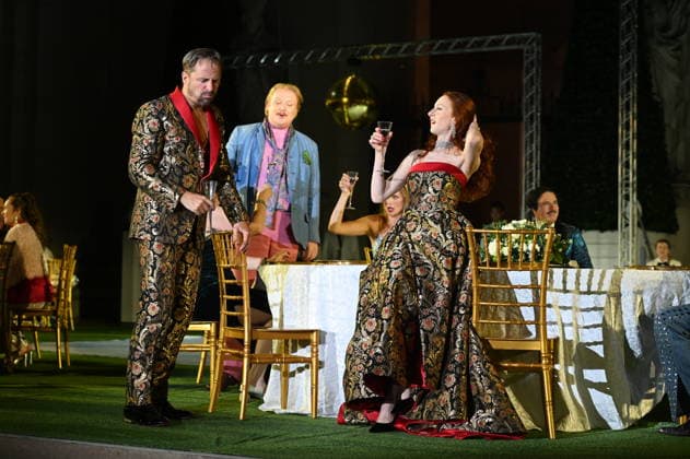 RECORD DATE NOT STATED Roxane Duran, Buhlschaft, Philipp Hochmair, Jedermann, Lukas Vogelsang, Dicker Vetter, Fotoprobe, Salzburger Festspiele, Domplatz, Salzburg, 2026, Manfred Siebinger *** Roxane Duran as Buhlschaft, Philipp Hochmair as Jedermann, Lukas Vogelsang as Dicker Vetter, photo rehearsal, Salzburg Festival, Domplatz, Salzburg, 2026, Manfred Siebinger