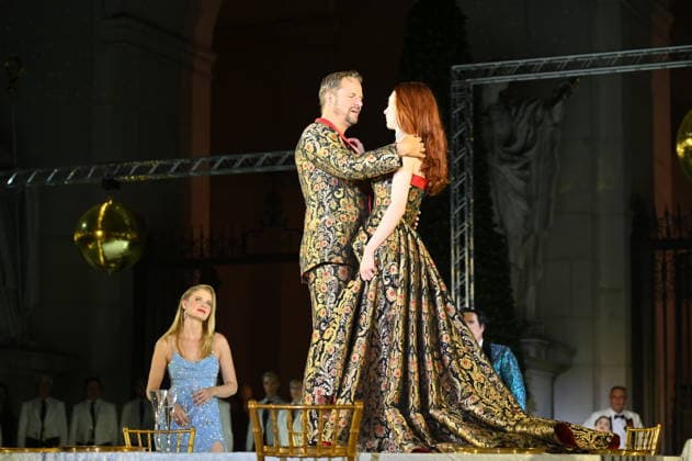 RECORD DATE NOT STATED Roxane Duran, Buhlschaft, Philipp Hochmair, Jedermann, Fotoprobe, Salzburger Festspiele, Domplatz, Salzburg, 2026, Manfred Siebinger *** Roxane Duran as Buhlschaft, Philipp Hochmair as Jedermann, photo rehearsal, Salzburg Festival, Domplatz, Salzburg, 2026, Manfred Siebinger