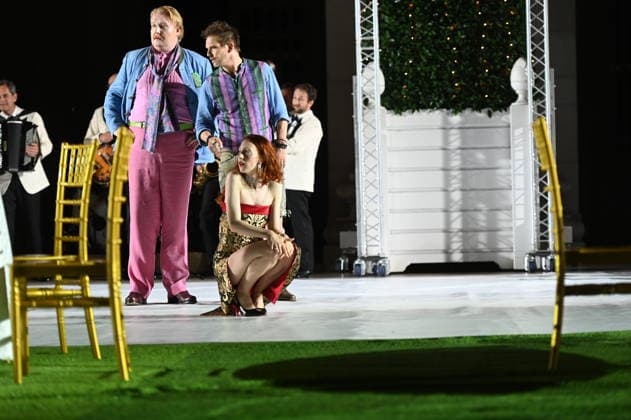 RECORD DATE NOT STATED Roxane Duran, Buhlschaft, Philipp Hochmair, Jedermann, Lukas Vogelsang, Dicker Vetter, Daniel Lommatzsch, Dünner Vetter, Fotoprobe, Salzburger Festspiele, Domplatz, Salzburg, 2026, Manfred Siebinger *** Roxane Duran as Buhlschaft, Philipp Hochmair as Jedermann, Lukas Vogelsang as the Fat Cousin, Daniel Lommatzsch as the Skinny Cousin, photo rehearsal, Salzburg Festival, Domplatz, Salzburg, 2026, Manfred Siebinger