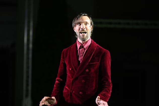 RECORD DATE NOT STATED Christoph Luser, Guter Gesell Teufel, Jedermann, Fotoprobe, Salzburger Festspiele, Domplatz, Salzburg, 2026, Manfred Siebinger *** Christoph Luser, The Good Devil, *Jedermann*, photo rehearsal, Salzburg Festival, Domplatz, Salzburg, 2026, Manfred Siebinger
