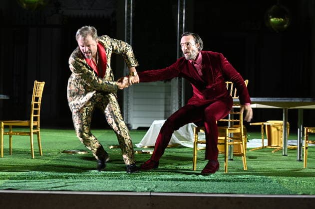 RECORD DATE NOT STATED Philipp Hochmair, Jedermann, Christoph Luser, Guter Gesell Teufel, Fotoprobe, Salzburger Festspiele, Domplatz, Salzburg, 2026, Manfred Siebinger *** Philipp Hochmair, *Jedermann*, Christoph Luser, *Guter Gesell Teufel*, photo rehearsal, Salzburg Festival, Domplatz, Salzburg, 2026, Manfred Siebinger