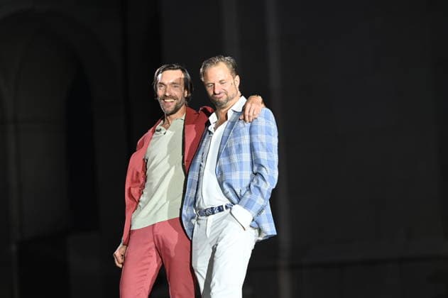 RECORD DATE NOT STATED Philipp Hochmair, Jedermann, Christoph Luser, Guter Gesell Teufel, Jedermann, Fotoprobe, Salzburger Festspiele, Domplatz, Salzburg, 2026, Manfred Siebinger *** Philipp Hochmair, *Jedermann*, Christoph Luser, *Guter Gesell Teufel*, *Jedermann*, photo rehearsal, Salzburg Festival, Domplatz, Salzburg, 2026, Manfred Siebinger