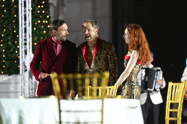 RECORD DATE NOT STATED Philipp Hochmair, Jedermann, Christoph Luser, Guter Gesell Teufel, Roxane Duran, Buhlschaft, Jedermann, Fotoprobe, Salzburger Festspiele, Domplatz, Salzburg, 2026, Manfred Siebinger *** Philipp Hochmair, *Jedermann*, Christoph Luser, *Guter Gesell Teufel*, Roxane Duran, *Buhlschaft*, *Jedermann*, photo rehearsal, Salzburg Festival, Domplatz, Salzburg, 2026, Manfred Siebinger