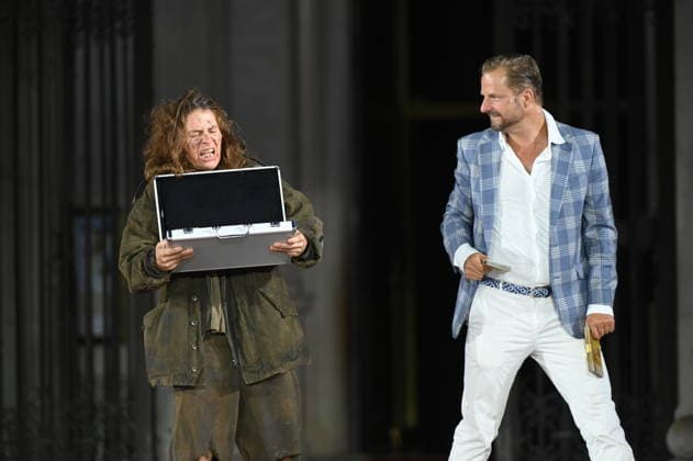 RECORD DATE NOT STATED Meike Droste, Armer Nachbar Werke, Philipp Hochmair, Jedermann, Fotoprobe, Salzburger Festspiele, Domplatz, Salzburg, 2026, Manfred Siebinger *** Meike Droste, *Armer Nachbar Werke*, Philipp Hochmair, *Jedermann*, photo rehearsal, Salzburg Festival, Domplatz, Salzburg, 2026, Manfred Siebinger
