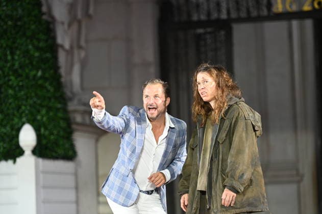 RECORD DATE NOT STATED Meike Droste, Armer Nachbar Werke, Philipp Hochmair, Jedermann, Fotoprobe, Salzburger Festspiele, Domplatz, Salzburg, 2026, Manfred Siebinger *** Meike Droste, *Armer Nachbar Werke*, Philipp Hochmair, *Jedermann*, photo rehearsal, Salzburg Festival, Domplatz, Salzburg, 2026, Manfred Siebinger