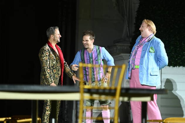 RECORD DATE NOT STATED Philipp Hochmair, Jedermann, Daniel Lommatzsch, Dünner Vetter, Lukas Vogelsang, Dicker Vetter, edermann, Fotoprobe, Salzburger Festspiele, Domplatz, Salzburg, 2026, Manfred Siebinger *** Philipp Hochmair, Jedermann, Daniel Lommatzsch, Thin Cousin, Lukas Vogelsang, Fat Cousin, edermann, Photo Rehearsal, Salzburg Festival, Domplatz, Salzburg, 2026, Manfred Siebinger