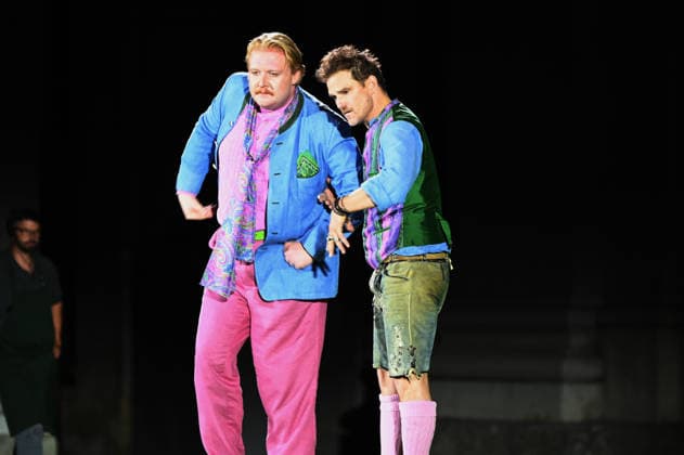 RECORD DATE NOT STATED Lukas Vogelsang, Dicker Vetter, Daniel Lommatzsch, Dünner Vetter, Jedermann, Fotoprobe, Salzburger Festspiele, Domplatz, Salzburg, 2026, Manfred Siebinger *** Lukas Vogelsang, Fat Cousin, Daniel Lommatzsch, Skinny Cousin, Jedermann, Photo Rehearsal, Salzburg Festival, Domplatz, Salzburg, 2026, Manfred Siebinger