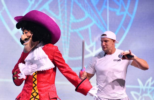 NEW YORK, NY - JULY 16: Captain Hook and Rob Gronkowski at Disney Fan Draft at Center Stage during day 1 of Fanatics Fest NYC on July 16, 2026 at Javits Center in New York City. Credit: AdMedia New York City USA - ZUMAa123 20260716_zaa_a123_208 Copyright: xJohnxFyckex