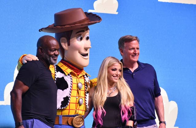 NEW YORK, NY - JULY 16: Emmitt Smith, Roger Goodell and Alexa Bliss at Disney Fan Draft at Center Stage during day 1 of Fanatics Fest NYC on July 16, 2026 at Javits Center in New York City. Credit: AdMedia New York City USA - ZUMAa123 20260716_zaa_a123_239 Copyright: xJohnxFyckex