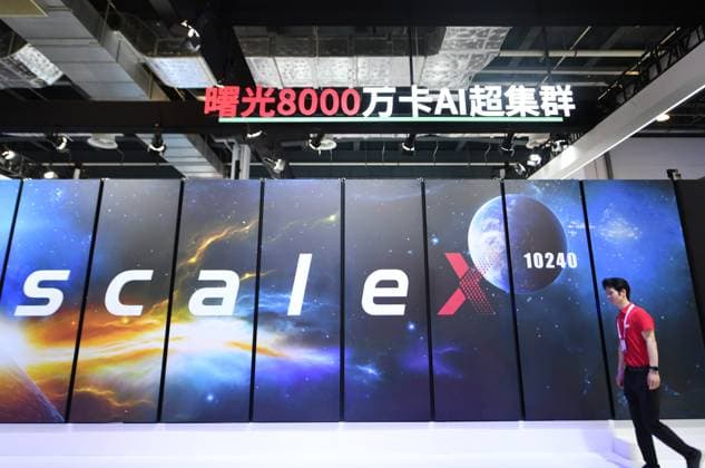 2026 WAIC Held in Shanghai SHANGHAI, CHINA - JULY 17, 2026 - The audience visited Sugon s 80 million card AI Supercluster at the 2026 World Artificial Intelligence Conference in Shanghai, China on July 17, 2026. Shanghai Shanghai China  Copyright: xCFOTOx i1784302544011