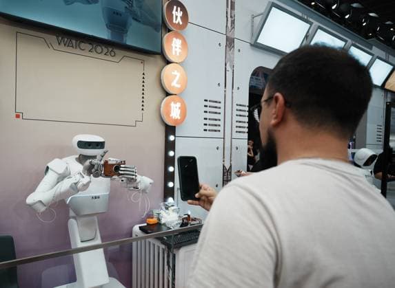 2026 WAIC Held in Shanghai SHANGHAI, CHINA - JULY 17, 2026 - A humanoid robot takes photos for the audience at the 2026 World Artificial Intelligence Conference in Shanghai, China on July 17, 2026. Shanghai Shanghai China  Copyright: xCFOTOx i1784302542470