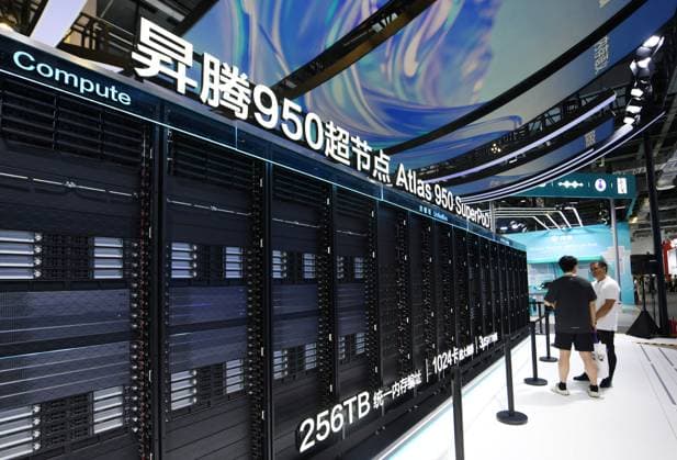 2026 WAIC Held in Shanghai SHANGHAI, CHINA - JULY 17, 2026 - The audience visit and learn about the actual Huawei Ascend 950 super node at the 2026 World Artificial Intelligence Conference in Shanghai, China on July 17, 2026. Shanghai Shanghai China  Copyright: xCFOTOx i1784302543557