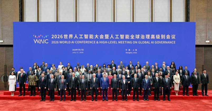 (260717) -- SHANGHAI, July 17, 2026 -- Chinese President Xi Jinping poses for photos with foreign heads of state and government, leaders of international organizations, and heads of delegations attending the 2026 World AI Conference and High-Level Meeting on Global AI Governance in Shanghai, east China, July 17, 2026. Xi delivered a keynote speech at the opening ceremony of the conference held here on Friday. ) CHINA-SHANGHAI-XI JINPING-2026 WORLD AI CONFERENCE-OPENING (CN) YinxBogu 