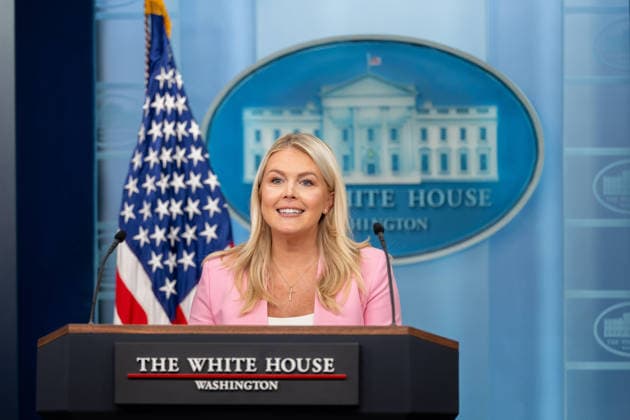 July 16, 2026, Washington, District Of Columbia, United States: White House Press Secretary KAROLINE LEAVITT returns to the White House briefing room for her first press briefing since beginning maternity leave in late April, marking her return as White House Press Secretary. Washington USA - ZUMAk206 20260716_znp_k206_006 Copyright: xMattxKaminskyx