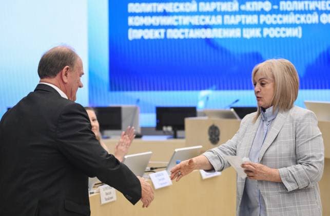 Russia Parliamentary Election Campaign Communist Party 9206875 17.07.2026 Leader of the Russian Communist Party (KPRF) Gennady Zyuganov and Central Election Commission (CEC) Chair Ella Pamfilova shake hands during a CEC meeting to certify the federal list of candidates of the Russian Communist Party (KPRF) for the ninth State Duma elections, as well as the party s list of single-member constituency candidates, in Moscow, Russia. Vladimir Astapkovich Sputnik Moscow Russia  Copyright: xVladimirxAstapkovichx