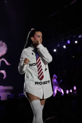 Musik, Katy Perry Konzert in Carhaix-Plouguer Katy Perry At Les Vieilles Charrues - France American star Katy Perry, who was eagerly anticipated, delivered a spectacular concert at Les Vieilles Charrues after a day marked by thunderstorms and the delayed performances by Piche and Gims, in Carhais, France, on July 16, 2026. Photo by Lena Pontrucher ABACAPRESS.COM Carhais France  Copyright: xPontrucherxLena ABACAx
