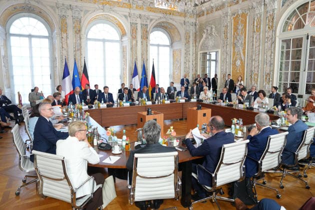 26. Deutsch-Franzoesischer Ministerrat in Bruehl Auftaktfotos der Plenarsitzung mit Teilnehmenden Ministerinnen und Minister aus Deutschland und Frankreich zu Beginn des Deutsch-Franzoesichen Ministerrat 2026 im Gardensaal des Schloss Augustusburg, Bruehl, 17.07.2026 Bruehl NRW Deutschland *** 26th Franco-German Ministerial Council in Brühl: Opening photos of the plenary session featuring participating ministers from Germany and France at the start of the 2026 Franco-German Ministerial Council in the Garden Hall of Augustusburg Palace, Brühl, North Rhine-Westphalia, Germany, July 17, 2026