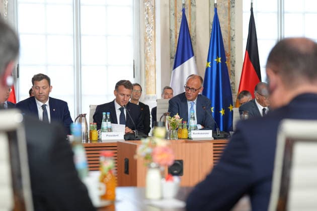 26. Deutsch-Franzoesischer Ministerrat in Bruehl Bundeskanzler Friedrich Merz bei der Eroeffnung der Plenarsitzung mit Ministerinnen und Minister aus Deutschland und Frankreich zu Beginn des Deutsch-Franzoesichen Ministerrat 2026 im Gardensaal des Schloss Augustusburg, Bruehl, 17.07.2026 Bruehl NRW Deutschland *** 26th German-French Ministerial Council in Brühl: Federal Chancellor Friedrich Merz at the opening of the plenary session with ministers from Germany and France at the start of the 2026 German-French Ministerial Council in the Garden Hall of Augustusburg Palace, Brühl, North Rhine-Westphalia, Germany, July 17, 2026