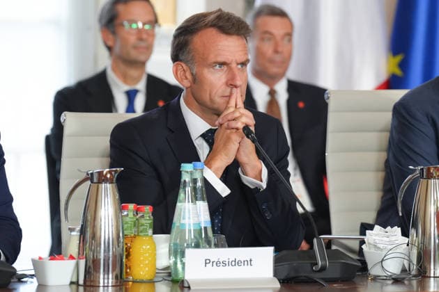 26. Deutsch-Franzoesischer Ministerrat in Bruehl Der franzoesische Staatspraesident Emmanuel Macron mit konzentrierter Mimik und fokussiertem Blick im Portrait zu Beginn des Deutsch-Franzoesichen Ministerrat 2026 im Gardensaal des Schloss Augustusburg, Bruehl, 17.07.2026 Bruehl NRW Deutschland *** 26th Franco-German Ministerial Council in Brühl: A portrait of French President Emmanuel Macron, with a serious expression and a focused gaze, at the start of the 2026 Franco-German Ministerial Council in the Garden Hall of Augustusburg Palace, Brühl, North Rhine-Westphalia, Germany, July 17, 2026