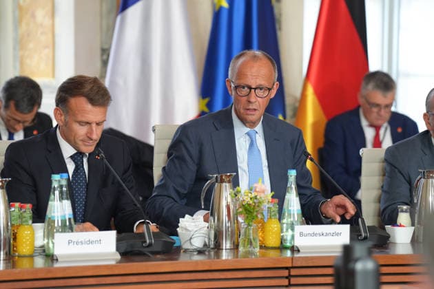 26. Deutsch-Franzoesischer Ministerrat in Bruehl Bundeskanzler Friedrich Merz bei der Eroeffnung der Plenarsitzung mit Ministerinnen und Minister aus Deutschland und Frankreich zu Beginn des Deutsch-Franzoesichen Ministerrat 2026 im Gardensaal des Schloss Augustusburg, Bruehl, 17.07.2026 Bruehl NRW Deutschland *** 26th German-French Ministerial Council in Brühl: Federal Chancellor Friedrich Merz at the opening of the plenary session with ministers from Germany and France at the start of the 2026 German-French Ministerial Council in the Garden Hall of Augustusburg Palace, Brühl, North Rhine-Westphalia, Germany, July 17, 2026