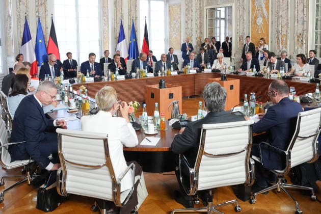 26. Deutsch-Franzoesischer Ministerrat in Bruehl Auftaktfotos der Plenarsitzung mit Teilnehmenden Ministerinnen und Minister aus Deutschland und Frankreich zu Beginn des Deutsch-Franzoesichen Ministerrat 2026 im Gardensaal des Schloss Augustusburg, Bruehl, 17.07.2026 Bruehl NRW Deutschland *** 26th German-French Ministerial Council in Brühl: Opening photos of the plenary session featuring participating ministers from Germany and France at the start of the 2026 German-French Ministerial Council in the Garden Hall of Augustusburg Palace, Brühl, North Rhine-Westphalia, Germany, July 17, 2026